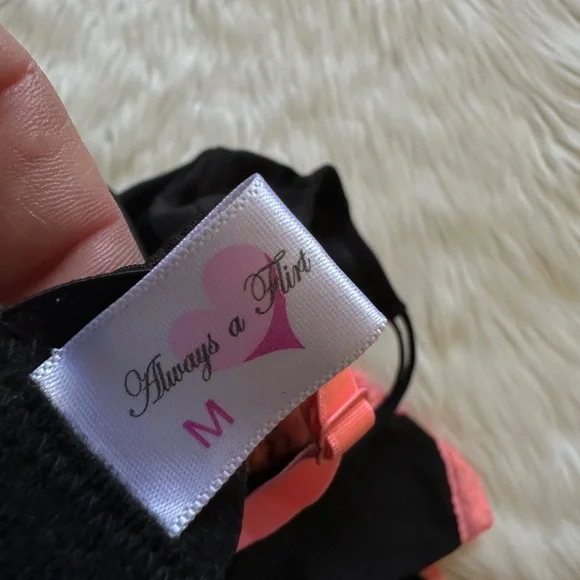 Sexy Black and Pink Lace Chemise - Picture 5 of 8